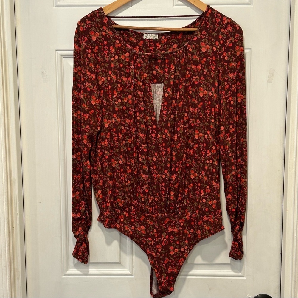 Free People Kaya Printed Keyhole Bodysuit red floral, Boho, Cottagecore, Sz Lg